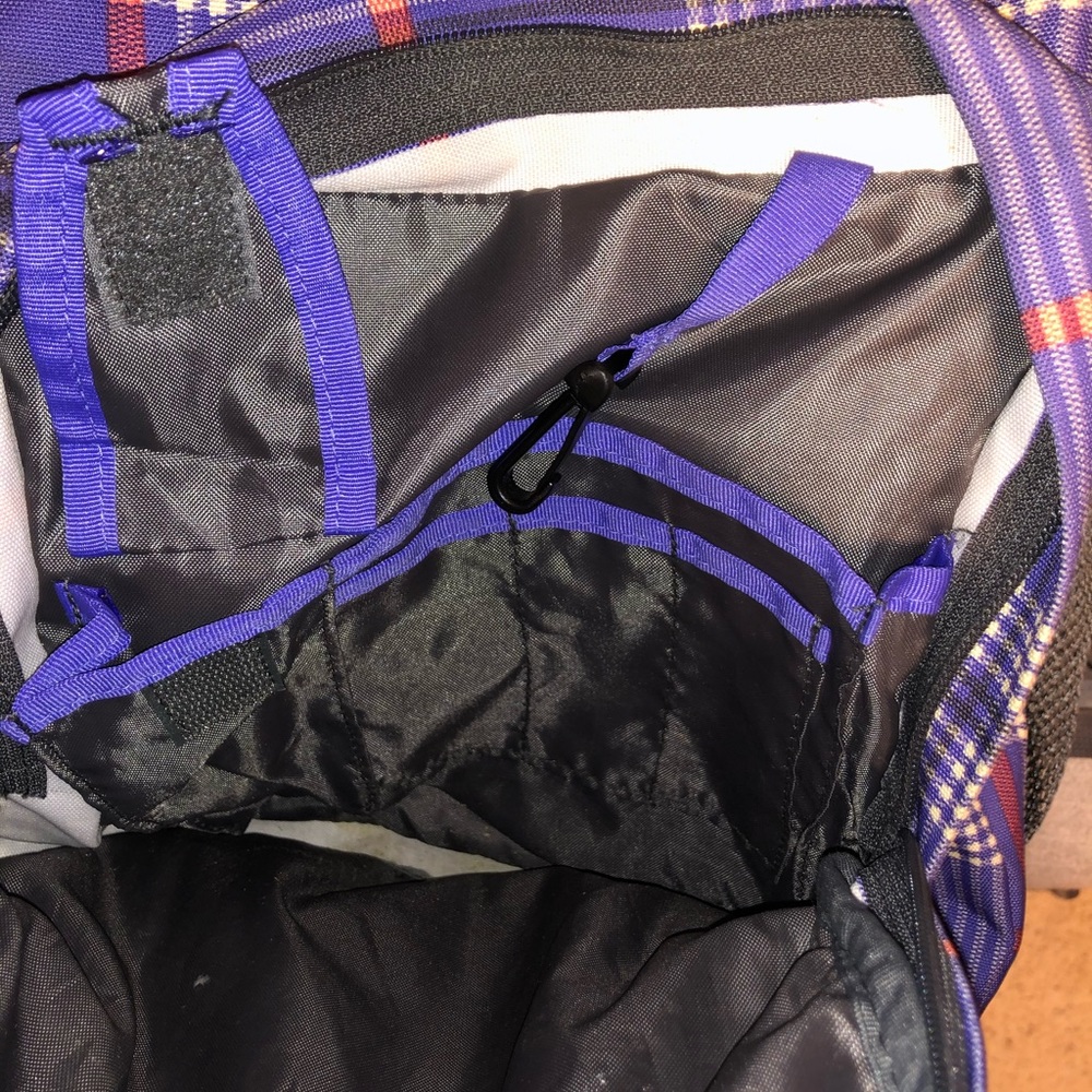 backpack - Picture 2 of 4